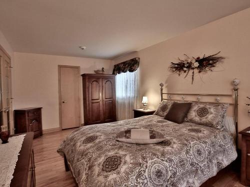 Chambre Ã  coucher principale - 1655  - 1657 Rue De Gaulle, Longueuil (Saint-Hubert), QC - Indoor Photo Showing Bedroom