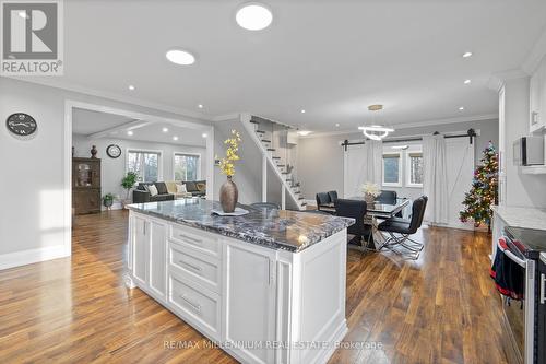 14201 Winston Churchill Boulevard, Caledon, ON - Indoor Photo Showing Kitchen With Upgraded Kitchen