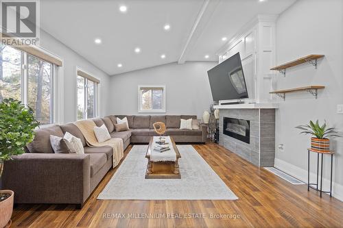 14201 Winston Churchill Boulevard, Caledon, ON - Indoor Photo Showing Living Room With Fireplace