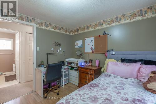 35 Parkland Crescent, Kitchener, ON - Indoor Photo Showing Bedroom