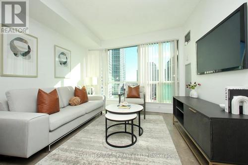 1505 - 18 Lee Centre Drive, Toronto, ON - Indoor Photo Showing Living Room