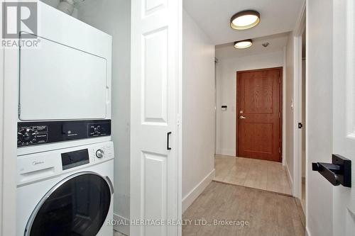 1505 - 18 Lee Centre Drive, Toronto, ON - Indoor Photo Showing Laundry Room