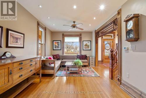 77 Queen Street W, North Dundas, ON - Indoor Photo Showing Living Room