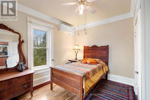 77 Queen Street W, North Dundas, ON - Indoor Photo Showing Bedroom