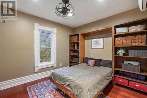 77 Queen Street W, North Dundas, ON - Indoor Photo Showing Bedroom