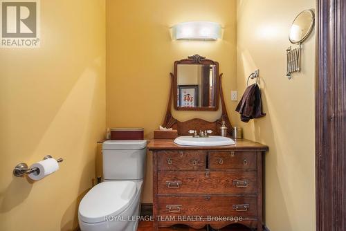 77 Queen Street W, North Dundas, ON - Indoor Photo Showing Bathroom