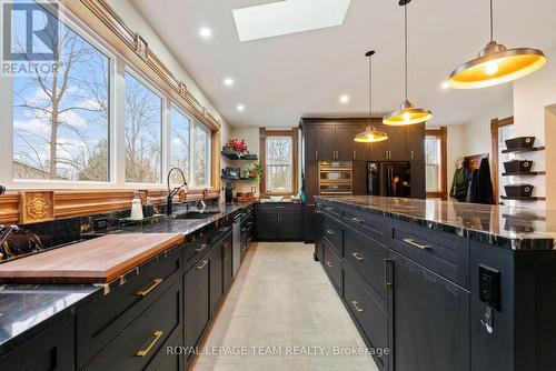 77 Queen Street W, North Dundas, ON - Indoor Photo Showing Kitchen With Upgraded Kitchen