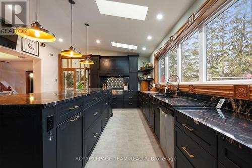 77 Queen Street W, North Dundas, ON - Indoor Photo Showing Kitchen With Upgraded Kitchen