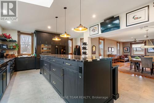 77 Queen Street W, North Dundas, ON - Indoor Photo Showing Kitchen With Upgraded Kitchen