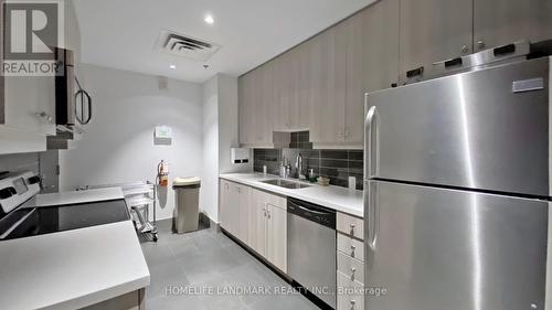 340 - 540 Bur Oak Avenue, Markham, ON - Indoor Photo Showing Kitchen With Stainless Steel Kitchen With Double Sink