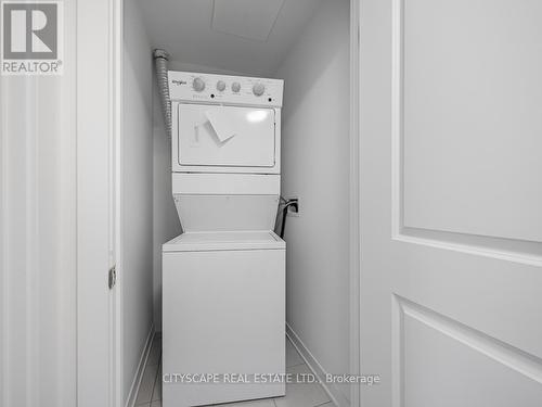 5 - 4015 Hickory Drive, Mississauga, ON - Indoor Photo Showing Laundry Room