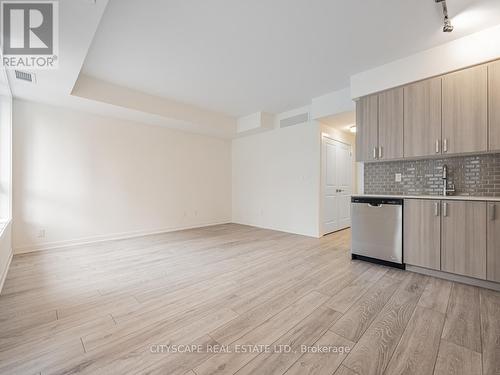 5 - 4015 Hickory Drive, Mississauga, ON - Indoor Photo Showing Kitchen