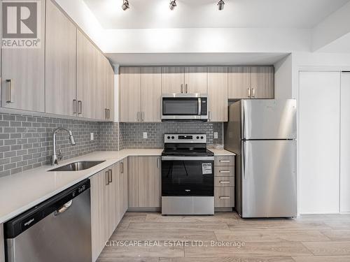 5 - 4015 Hickory Drive, Mississauga, ON - Indoor Photo Showing Kitchen With Upgraded Kitchen