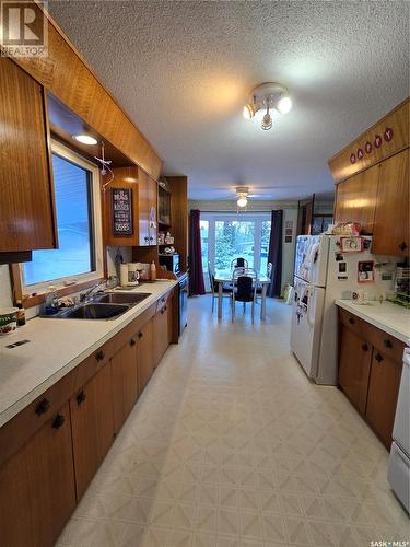 903 Elsinore Street, Whitewood, SK - Indoor Photo Showing Kitchen With Double Sink