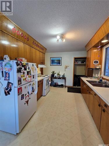 903 Elsinore Street, Whitewood, SK - Indoor Photo Showing Kitchen With Double Sink