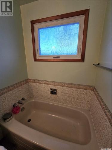 903 Elsinore Street, Whitewood, SK - Indoor Photo Showing Bathroom