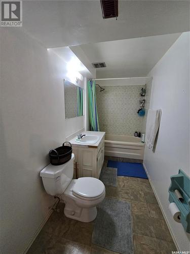 903 Elsinore Street, Whitewood, SK - Indoor Photo Showing Bathroom