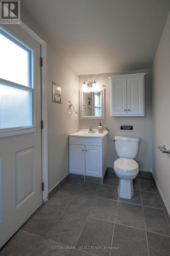 305 Skyline Avenue, London, ON - Indoor Photo Showing Bathroom