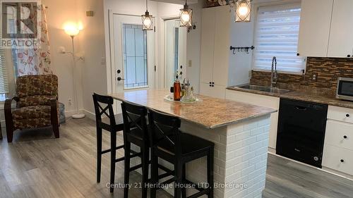 131 Linwell Road, St. Catharines (443 - Lakeport), ON - Indoor Photo Showing Kitchen With Double Sink