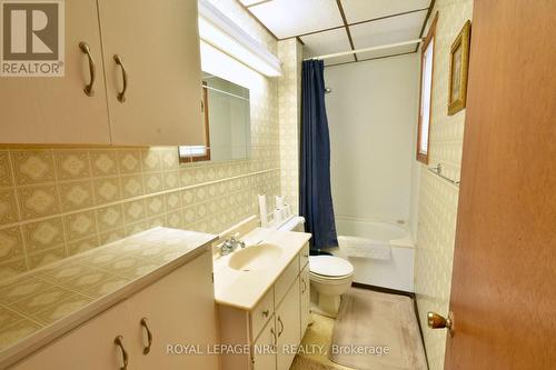 228 Courtwright Street, Fort Erie (332 - Central), ON - Indoor Photo Showing Bathroom