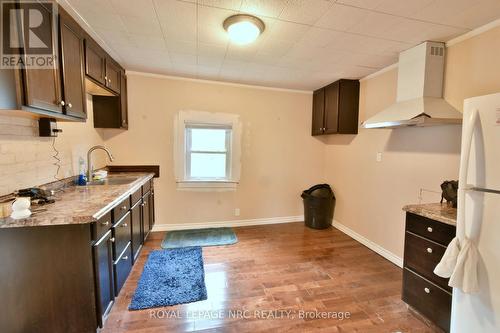 228 Courtwright Street, Fort Erie (332 - Central), ON - Indoor Photo Showing Kitchen