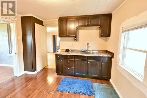 228 Courtwright Street, Fort Erie (332 - Central), ON - Indoor Photo Showing Kitchen