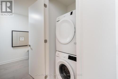 2304 - 15 Queens Quay E, Toronto, ON - Indoor Photo Showing Laundry Room