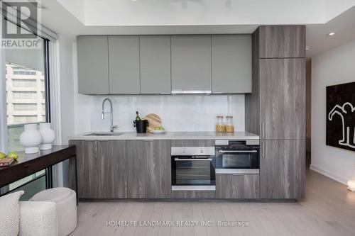 2304 - 15 Queens Quay E, Toronto, ON - Indoor Photo Showing Kitchen