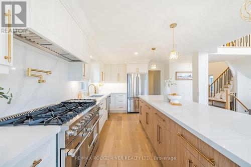 29 Tidewater Crescent, Whitby, ON - Indoor Photo Showing Kitchen With Upgraded Kitchen