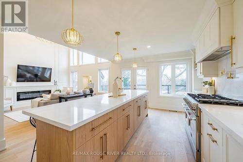 29 Tidewater Crescent, Whitby, ON - Indoor Photo Showing Kitchen With Upgraded Kitchen