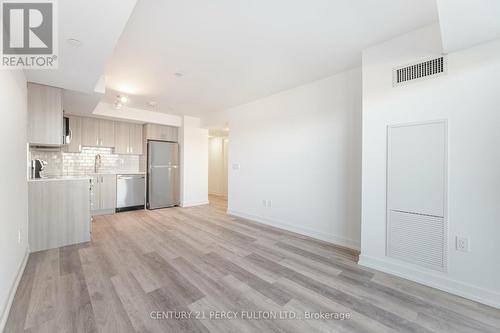 313 - 1435 Celebration Drive, Pickering, ON - Indoor Photo Showing Kitchen