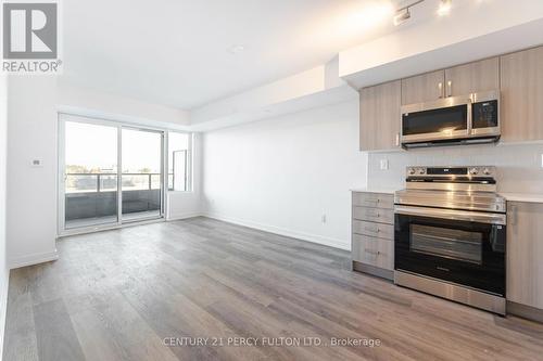 313 - 1435 Celebration Drive, Pickering, ON - Indoor Photo Showing Kitchen