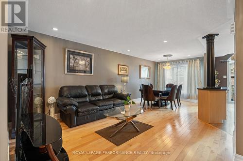 514 Louis Toscano Drive, Ottawa, ON - Indoor Photo Showing Living Room