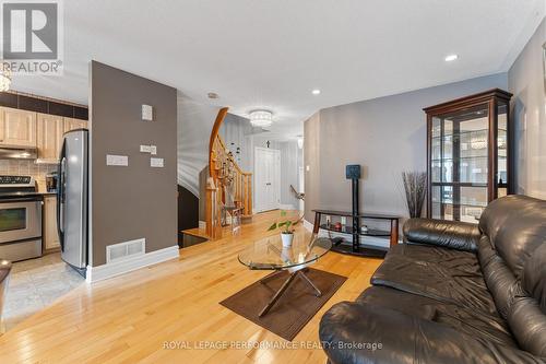 514 Louis Toscano Drive, Ottawa, ON - Indoor Photo Showing Living Room