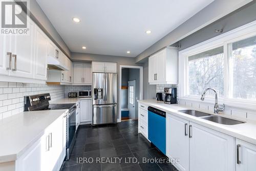 1281 Olde Base Line Road, Caledon, ON - Indoor Photo Showing Kitchen With Double Sink With Upgraded Kitchen