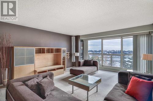 505 - 2267 Lake Shore Boulevard W, Toronto, ON - Indoor Photo Showing Living Room