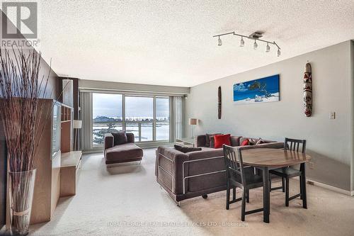 505 - 2267 Lake Shore Boulevard W, Toronto, ON - Indoor Photo Showing Living Room