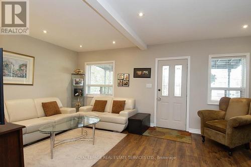 37 Seventeenth Street, Toronto, ON - Indoor Photo Showing Living Room