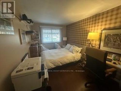 689 Catalina Crescent, Burlington, ON - Indoor Photo Showing Bedroom