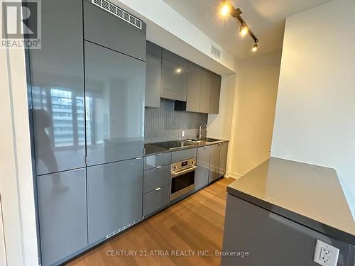 2803 - 7 Grenville Street, Toronto, ON - Indoor Photo Showing Kitchen