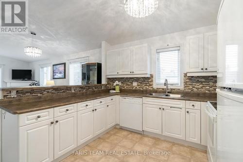 6 Nature Trail Road, Innisfil, ON - Indoor Photo Showing Kitchen With Double Sink