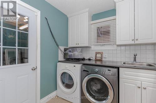 15 Cindy Avenue, Cambridge, ON - Indoor Photo Showing Laundry Room