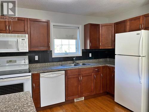 709 Stone Road, Barriere, BC - Indoor Photo Showing Kitchen With Double Sink