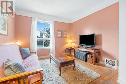 528 Hughson Street N, Hamilton, ON - Indoor Photo Showing Living Room