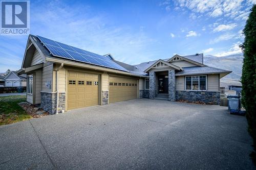 565 Mccurrach Place, Kamloops, BC - Outdoor With Facade