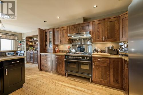 565 Mccurrach Place, Kamloops, BC - Indoor Photo Showing Kitchen