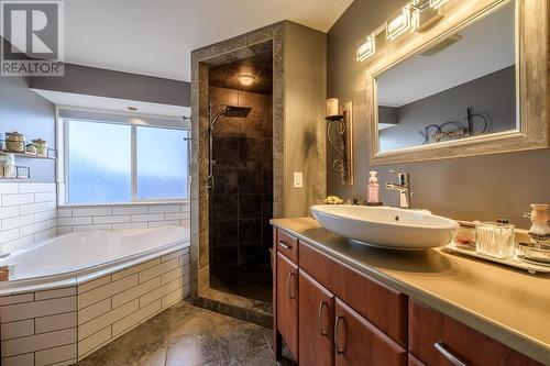 565 Mccurrach Place, Kamloops, BC - Indoor Photo Showing Bathroom