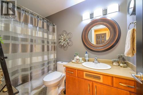 565 Mccurrach Place, Kamloops, BC - Indoor Photo Showing Bathroom