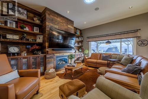 565 Mccurrach Place, Kamloops, BC - Indoor Photo Showing Living Room With Fireplace