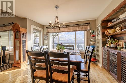 565 Mccurrach Place, Kamloops, BC - Indoor Photo Showing Dining Room